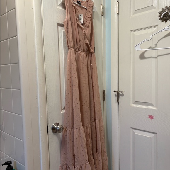 Express Ruffle Detail Maxi Dress in Soft Pink - Picture 4 of 7